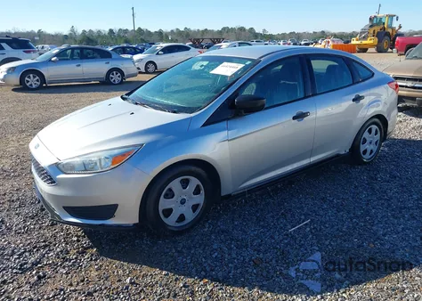 2016 Ford Focus S z USA, uszkodzony, nr VIN 1FADP3E28GL306841